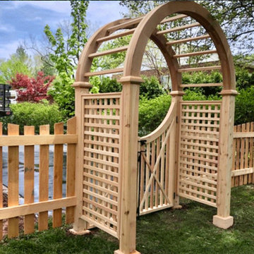 Scalloped Picket with Nantucket Arbor