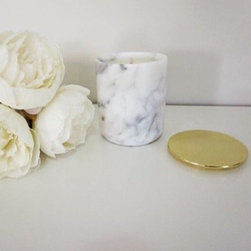 Gardenia Marble Cararra Candle - Home Decor
