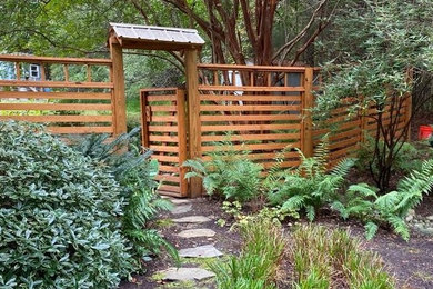 Inspiration for a mid-sized contemporary backyard garden in Raleigh.
