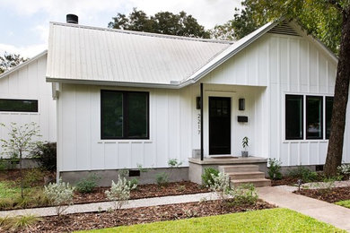 Inspiration for an exterior home remodel in Austin