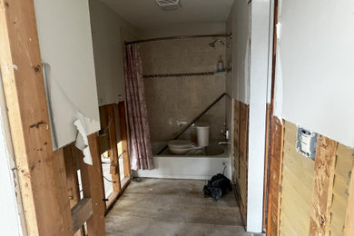 Bathroom - rustic bathroom idea in Milwaukee