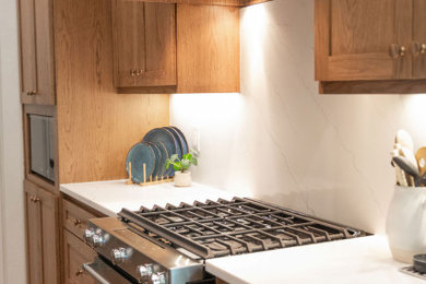 Transitional kitchen photo in Dallas