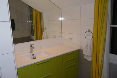 Exemple d'une salle de bain moderne.