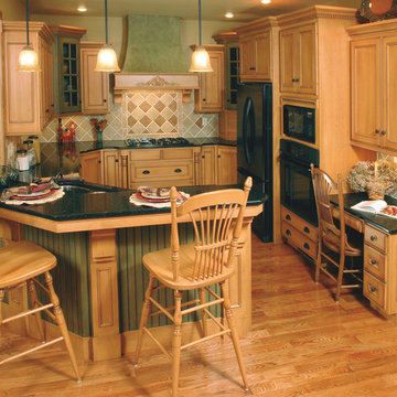 Traditional Birch Kitchen