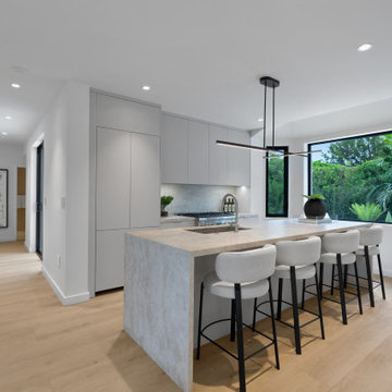 Contemporary Home - 12