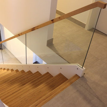 Treppen mit Glasgeländer