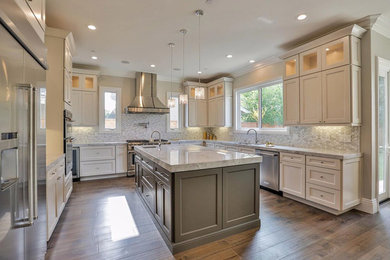 Example of a kitchen design in Los Angeles