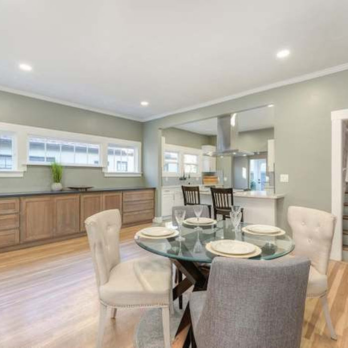 Example of a classic dining room design in Sacramento