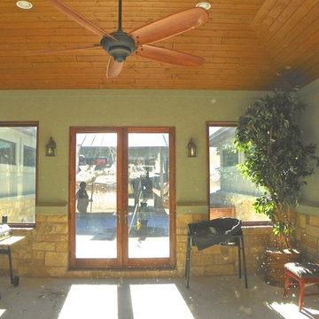 Lake View Courtyard Home