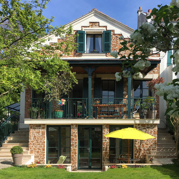 Extension du rez-de-jardin et de la terrasse d'une maison en meulières