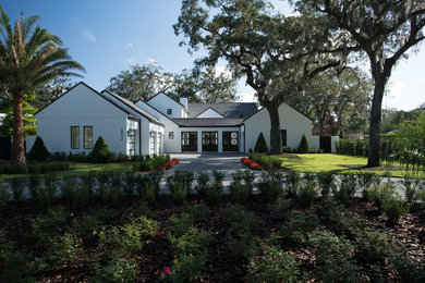 Example of a transitional home design design in Orlando