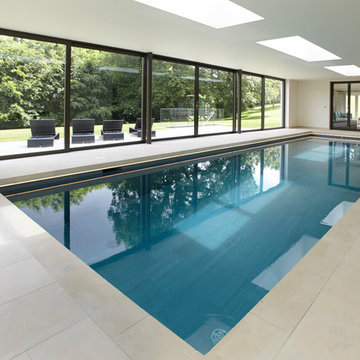 Indoor swimming pool with counter current unit for swim training