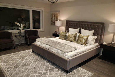 Bedroom - transitional bedroom idea in Toronto