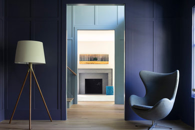 Example of a minimalist home office design in New York