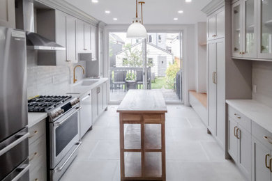 Minimalist kitchen photo in Toronto