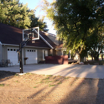 John L's Pro Dunk Platinum Basketball System on a 36x40 in Storm, IA
