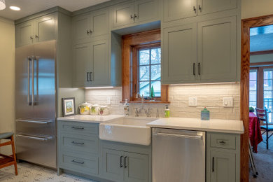 Mid-sized arts and crafts home design photo in Cleveland
