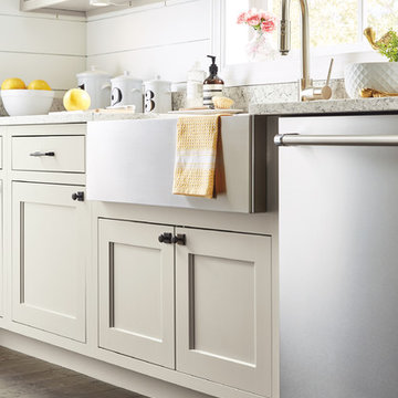 Diamond Cabinets: Country Sink Base Cabinet