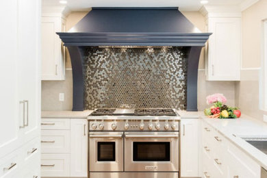 Example of a kitchen design in Seattle