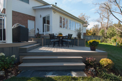 Inspiration for a contemporary deck remodel in Toronto