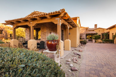 Patio - farmhouse patio idea in Phoenix