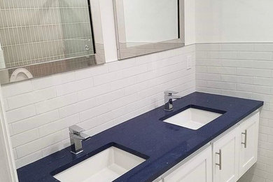 Bathroom - bathroom idea in New York