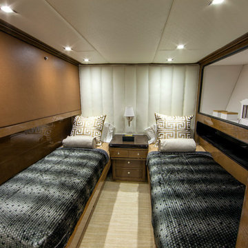 Miami Contemporary, 80' Baia Yacht