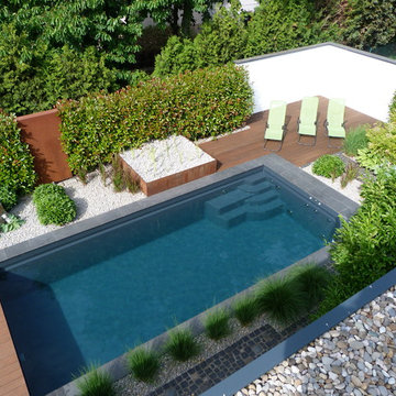 Hausgarten mit Naturpool