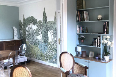 Cette photo montre un salon moderne.
