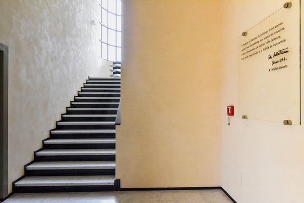 Contemporary Staircase by Virginie Rooses Photographe