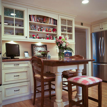 Built-in Table in Kitchen