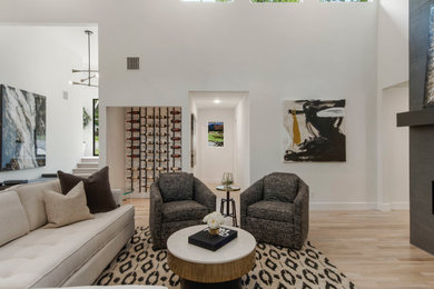 Foto di un soggiorno minimalista di medie dimensioni e aperto