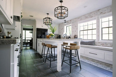 Kitchen - kitchen idea in Houston