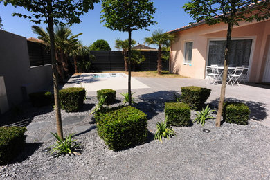 This is an example of a modern garden in Grenoble.