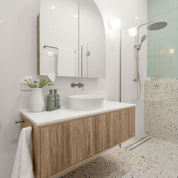 Contemporary Joslin Ensuite, Laundry & Bathroom Renovation