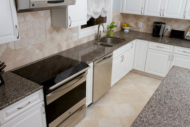 Kitchen - traditional kitchen idea in DC Metro