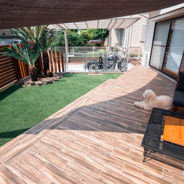 ウッド調タイルがカッコイイ!ワンちゃんと楽しめる庭