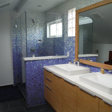 Applewhite Master Bath in Kaleidoscope ® ColorShift Glass Mosaic Tile Gradient -