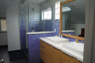 Inspiration for a contemporary bathroom remodel in San Francisco