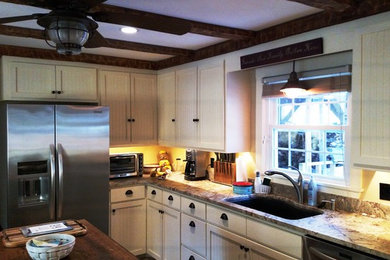 Kitchen - farmhouse kitchen idea in Portland Maine