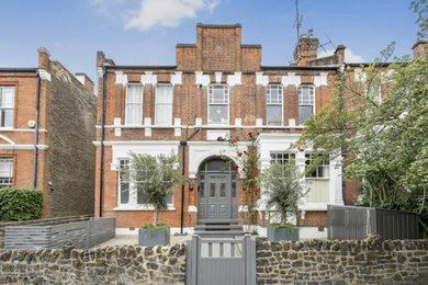 This is an example of a classic house exterior in London.