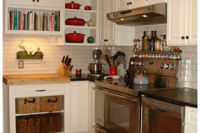Example of a classic kitchen design in Boston
