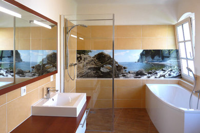 Exemple d'une salle de bain bord de mer.