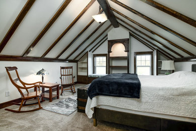 Example of a classic bedroom design in Louisville