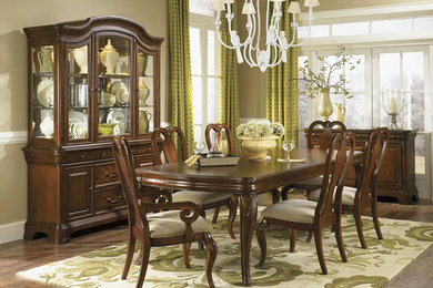 This is an example of a dining room in Charlotte.
