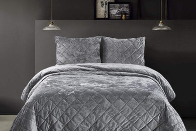 Bedding: Velvet Quilted Comforter Set