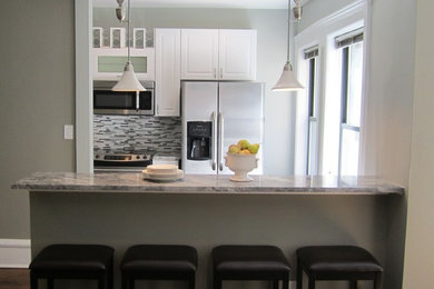 Kitchen - kitchen idea in Chicago