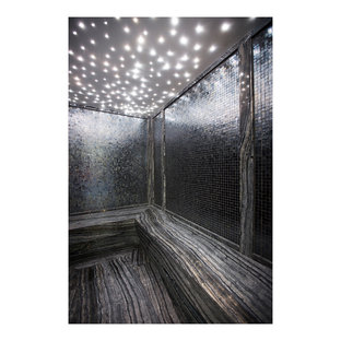 Großer Moderner Indoor-Pool in rechteckiger Form mit Wasserspiel in London