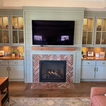 Cottage-Style Living Room & Built-ins in Hermitage, TN