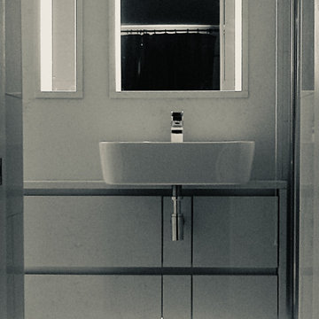 Bathroom with concealed lighting